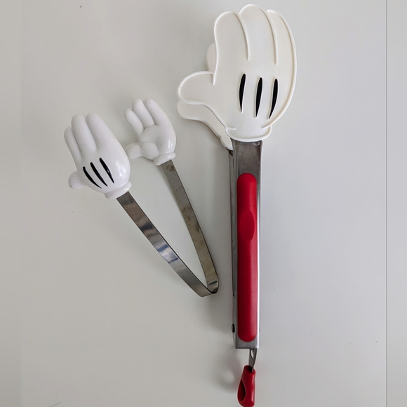 7 Pc BUNDLE Best of Mickey Mouse Kitchen Gadgets Disney Park Iconic Gloves - Picture 5 of 15